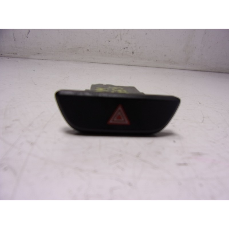 Recambio de warning para toyota yaris 1.5 vvti hev referencia OEM IAM 843320D220 7851S31 