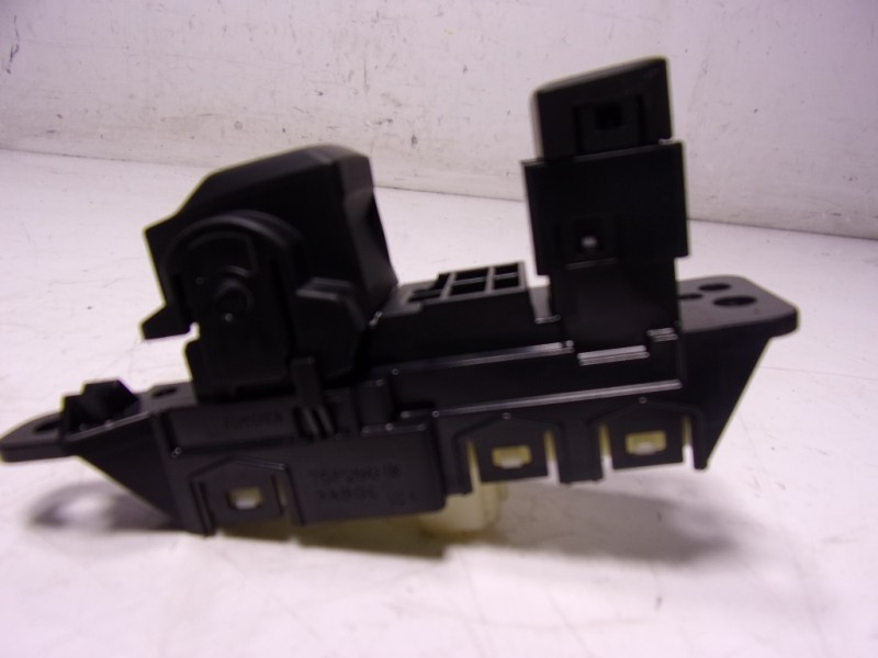 Recambio de palanca freno de mano para toyota yaris 1.5 vvti hev referencia OEM IAM 84390K0010 75P2860S 