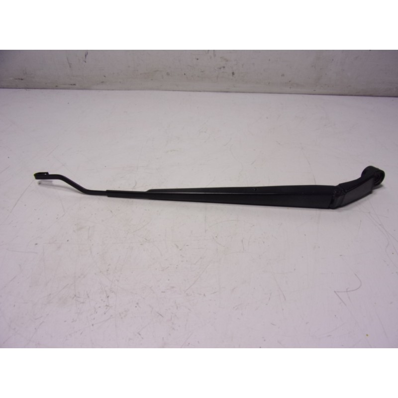 Recambio de brazo limpia delantero izquierdo para toyota yaris 1.5 vvti hev referencia OEM IAM 85221K0020  