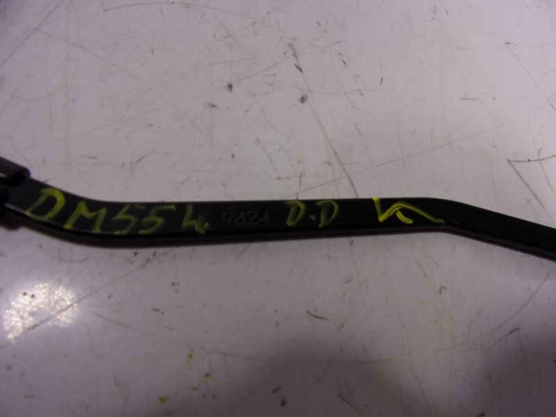 Recambio de brazo limpia delantero derecho para toyota yaris 1.5 vvti hev referencia OEM IAM   