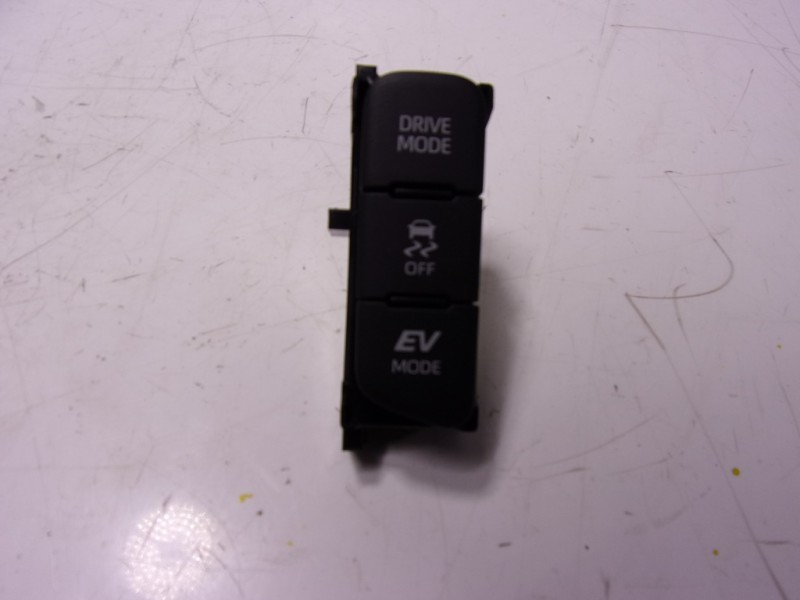 Recambio de modulo electronico para toyota yaris 1.5 vvti hev referencia OEM IAM  M81303 