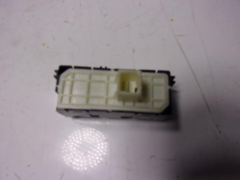 Recambio de modulo electronico para toyota yaris 1.5 vvti hev referencia OEM IAM  M81303 