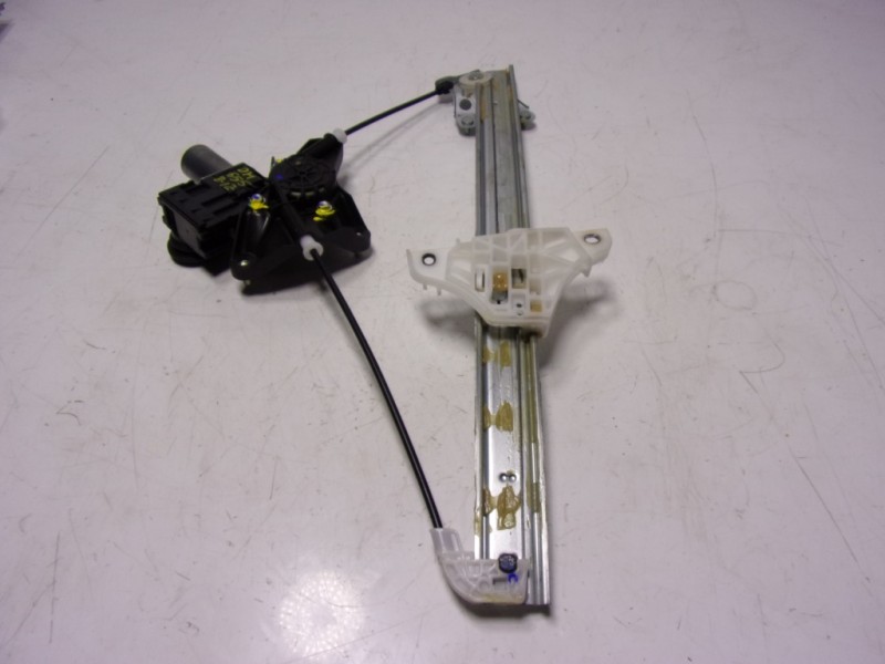 Recambio de elevalunas delantero izquierdo para toyota yaris 1.5 vvti hev referencia OEM IAM 69820K0010 0620206071 