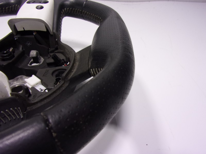 Recambio de volante para renault twingo iii 1.0 sce referencia OEM IAM  34151194F 