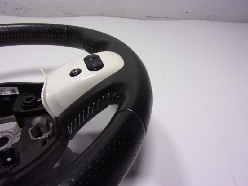 Recambio de volante para renault twingo iii 1.0 sce referencia OEM IAM  34151194F 