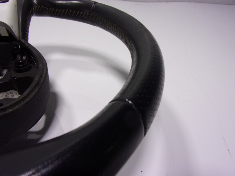 Recambio de volante para renault twingo iii 1.0 sce referencia OEM IAM  34151194F 