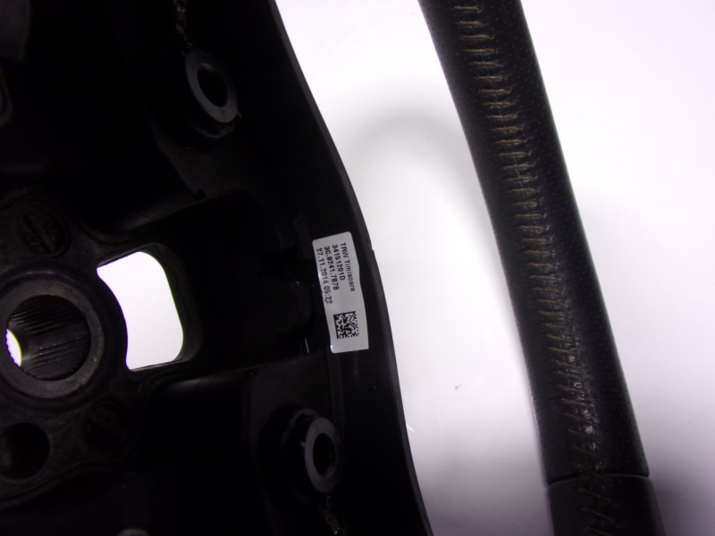 Recambio de volante para renault twingo iii 1.0 sce referencia OEM IAM  34151194F 