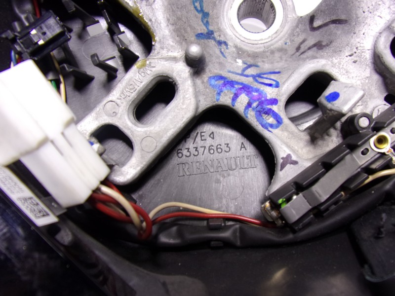 Recambio de volante para renault captur 0.9 tce referencia OEM IAM 484000110R 6337663 