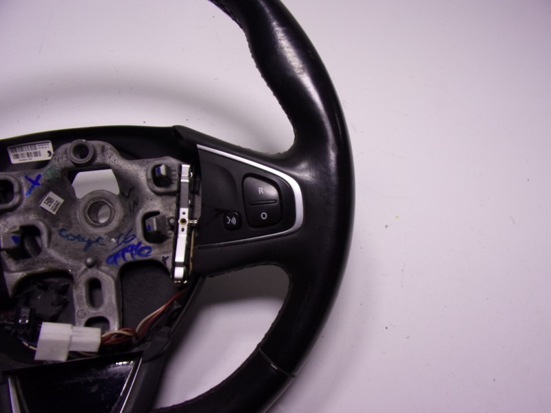 Recambio de volante para renault captur 0.9 tce referencia OEM IAM 484000110R 6337663 