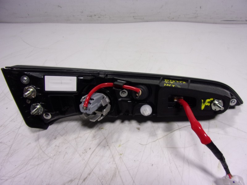 Recambio de piloto trasero derecho interior para toyota corolla hybrid referencia OEM IAM 8158102E50  