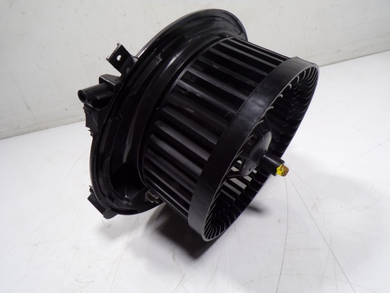 Recambio de motor calefaccion para seat leon sportstourer (kl8) xcellence referencia OEM IAM 5WB819021A 3Q1819021E 5WA907521