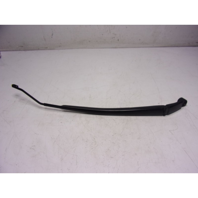 Recambio de brazo limpia delantero derecho para toyota yaris 1.5 vvti hev referencia OEM IAM 85211K0020  