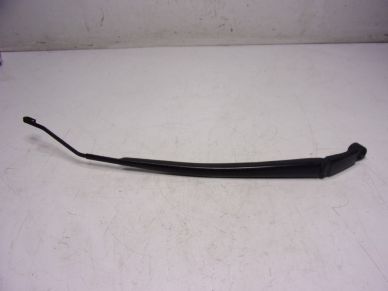 Recambio de brazo limpia delantero derecho para toyota yaris 1.5 vvti hev referencia OEM IAM 85211K0020  