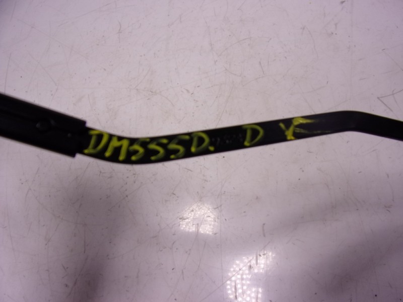 Recambio de brazo limpia delantero derecho para toyota yaris 1.5 vvti hev referencia OEM IAM 85211K0020  