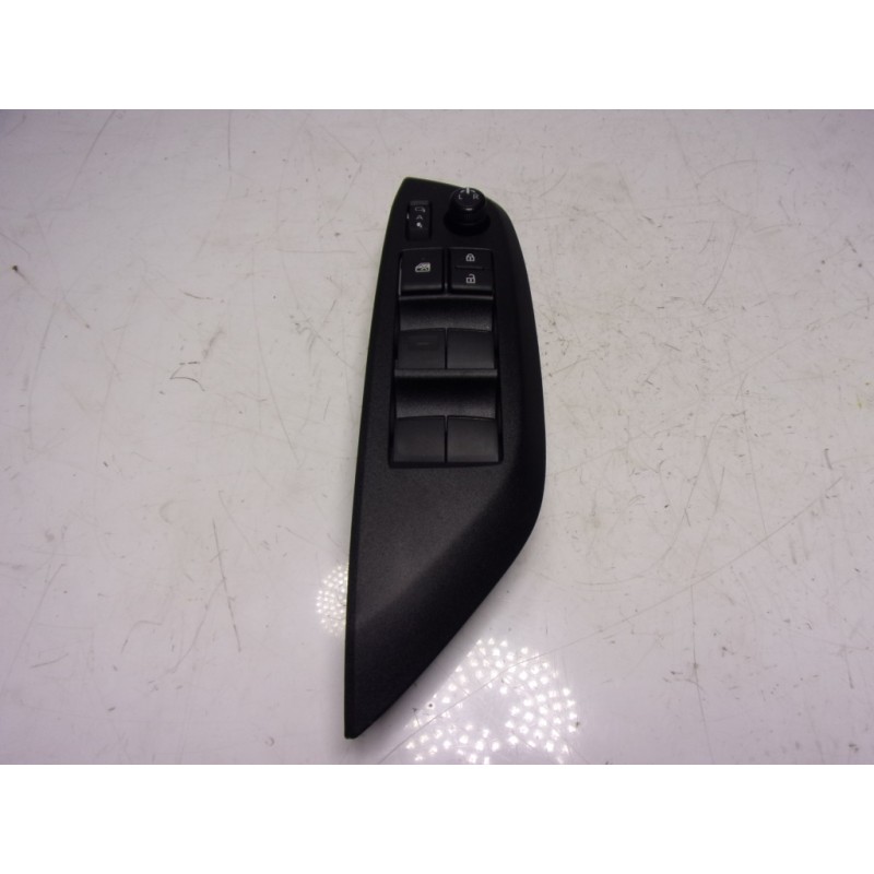 Recambio de mando elevalunas delantero izquierdo para toyota yaris 1.5 vvti hev referencia OEM IAM  74232K0080 