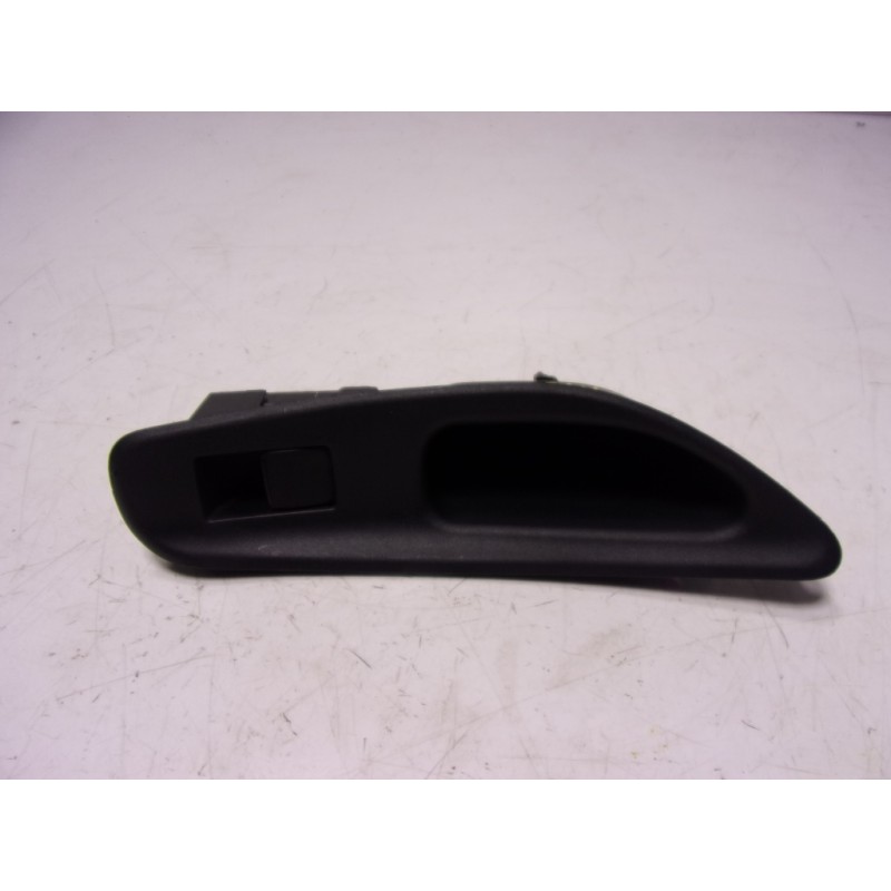 Recambio de mando elevalunas trasero izquierdo para toyota yaris 1.5 vvti hev referencia OEM IAM  74272K0090 