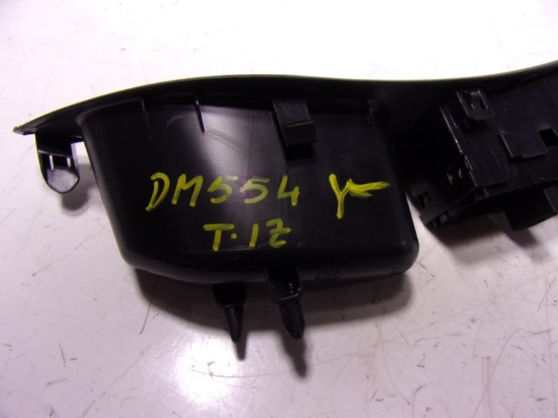 Recambio de mando elevalunas trasero izquierdo para toyota yaris 1.5 vvti hev referencia OEM IAM  74272K0090 