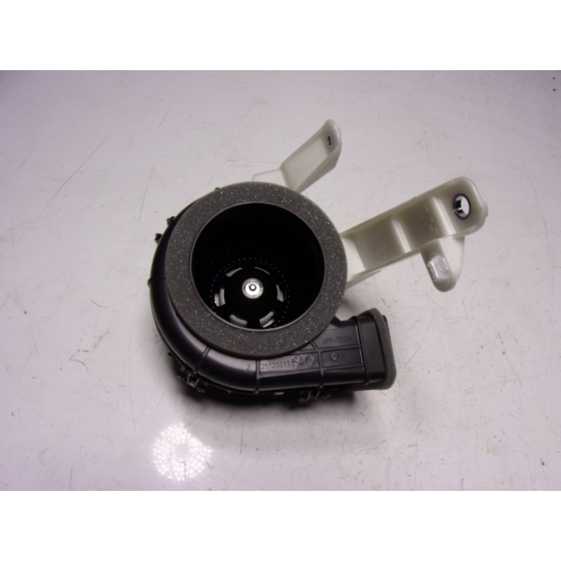 Recambio de motor calefaccion para toyota yaris 1.5 vvti hev referencia OEM IAM  G9230K0021 