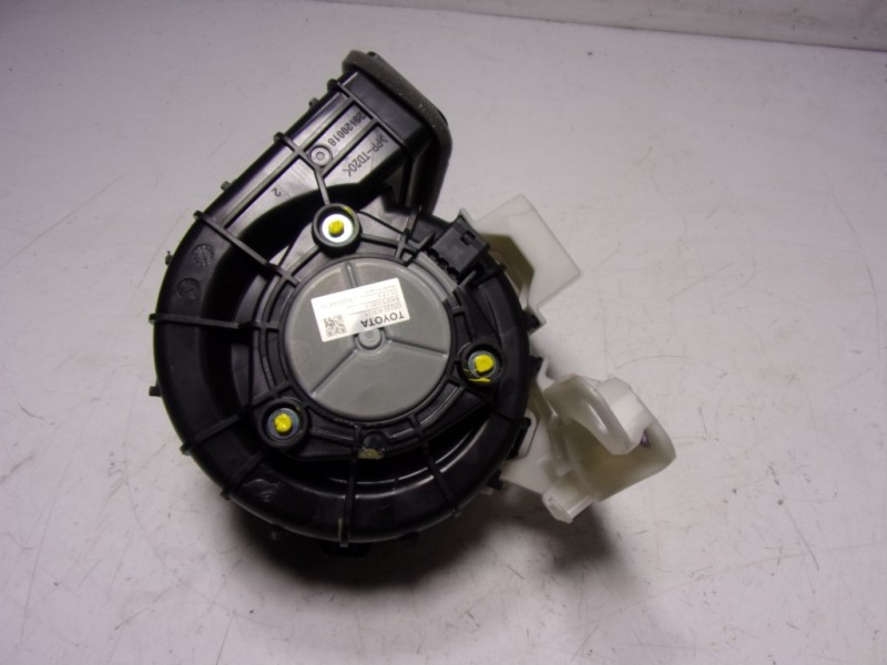 Recambio de motor calefaccion para toyota yaris 1.5 vvti hev referencia OEM IAM  G9230K0021 