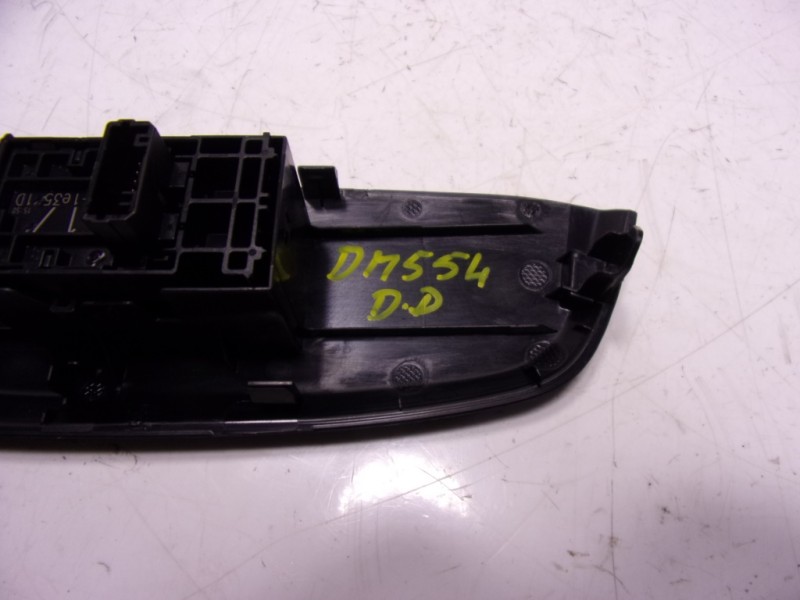 Recambio de mando elevalunas delantero derecho para toyota yaris 1.5 vvti hev referencia OEM IAM  74231K0080 