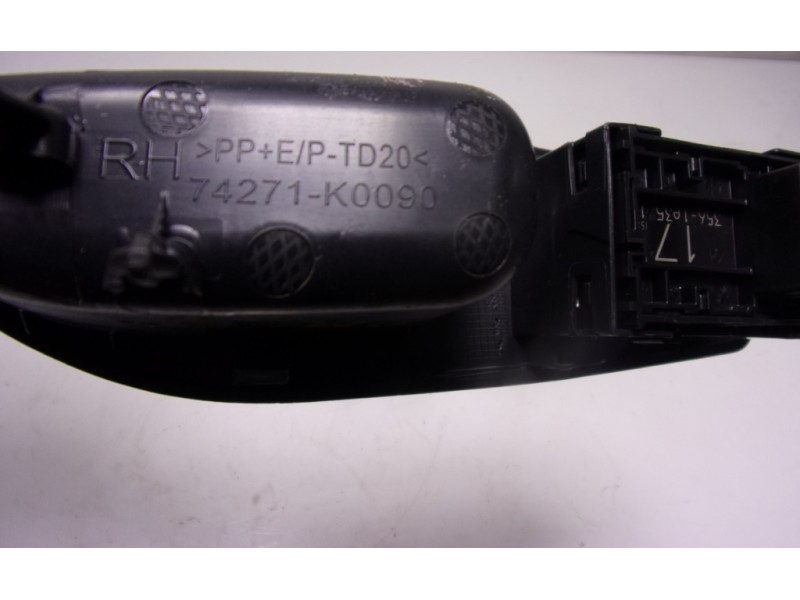 Recambio de mando elevalunas trasero derecho para toyota yaris 1.5 vvti hev referencia OEM IAM  74271K0090 