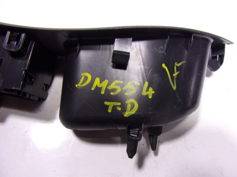 Recambio de mando elevalunas trasero derecho para toyota yaris 1.5 vvti hev referencia OEM IAM  74271K0090 