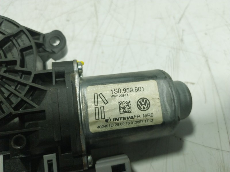 Recambio de motor elevalunas delantero derecho para volkswagen up! (122) 1.0 referencia OEM IAM 1S0959801  