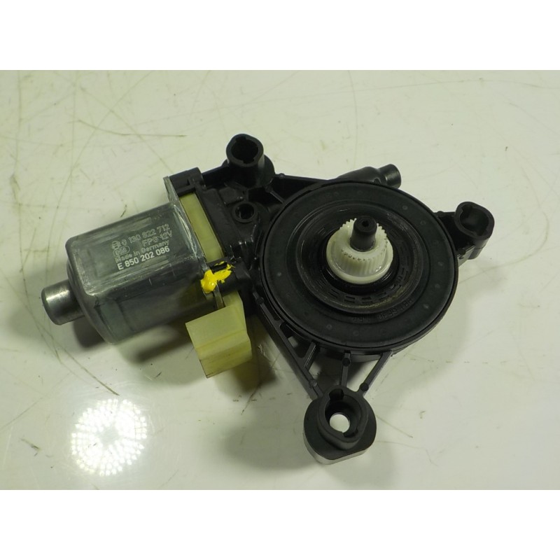 Recambio de motor elevalunas trasero derecho para audi a3 sportback (8ya) 2.0 16v tdi referencia OEM IAM  5Q0959802 