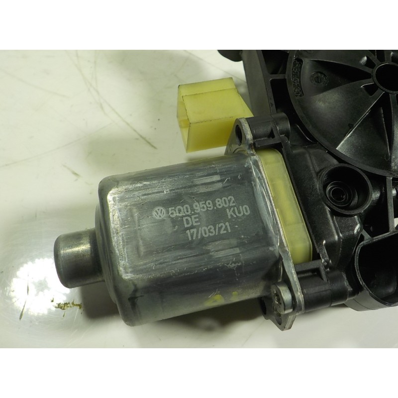 Recambio de motor elevalunas trasero derecho para audi a3 sportback (8ya) 2.0 16v tdi referencia OEM IAM  5Q0959802 