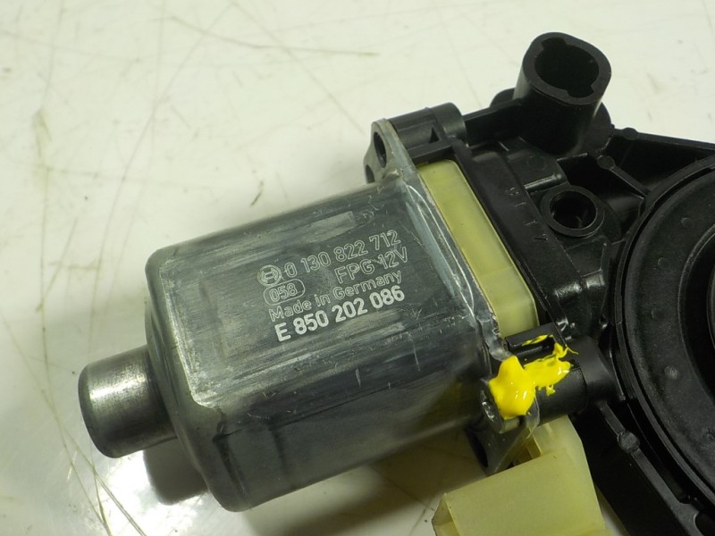 Recambio de motor elevalunas trasero derecho para audi a3 sportback (8ya) 2.0 16v tdi referencia OEM IAM  5Q0959802 