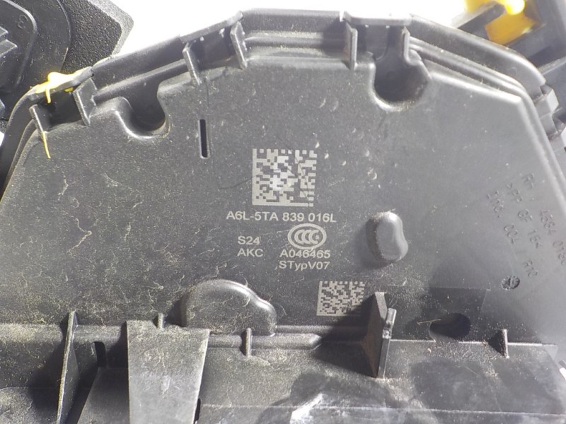 Recambio de cerradura puerta trasera derecha para audi a3 sportback (8ya) 2.0 16v tdi referencia OEM IAM  5TA839016L 