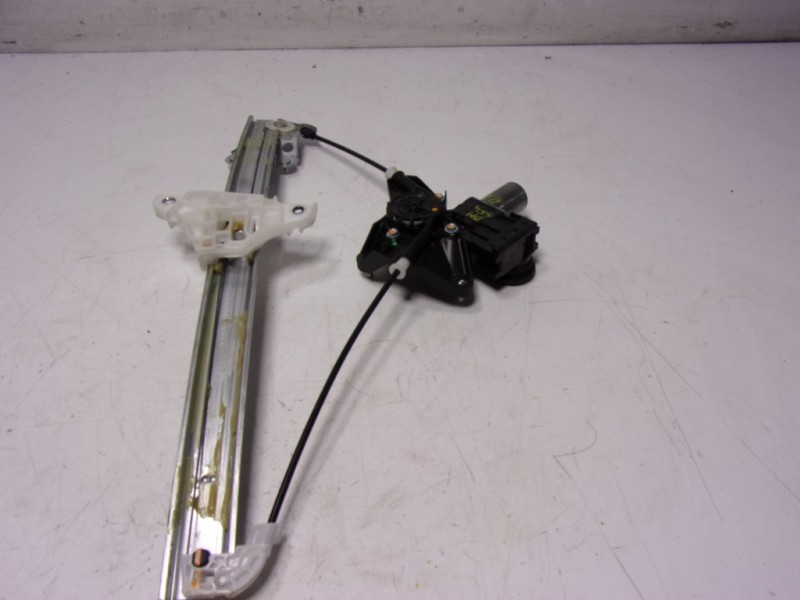 Recambio de elevalunas delantero derecho para toyota yaris 1.5 vvti hev referencia OEM IAM  85710K0020 