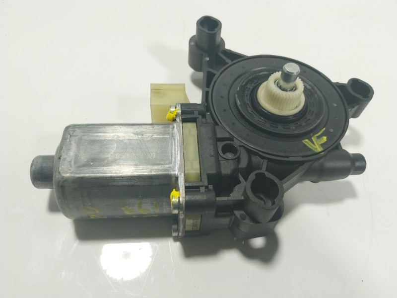 Recambio de motor elevalunas delantero derecho para audi a3 sportback (8ya) 2.0 16v tdi referencia OEM IAM   