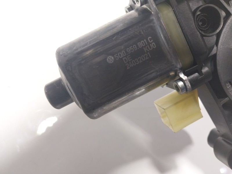 Recambio de motor elevalunas delantero derecho para audi a3 sportback (8ya) 2.0 16v tdi referencia OEM IAM   