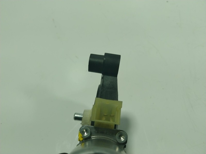 Recambio de motor elevalunas delantero izquierdo para audi a3 sportback (8ya) 2.0 16v tdi referencia OEM IAM   