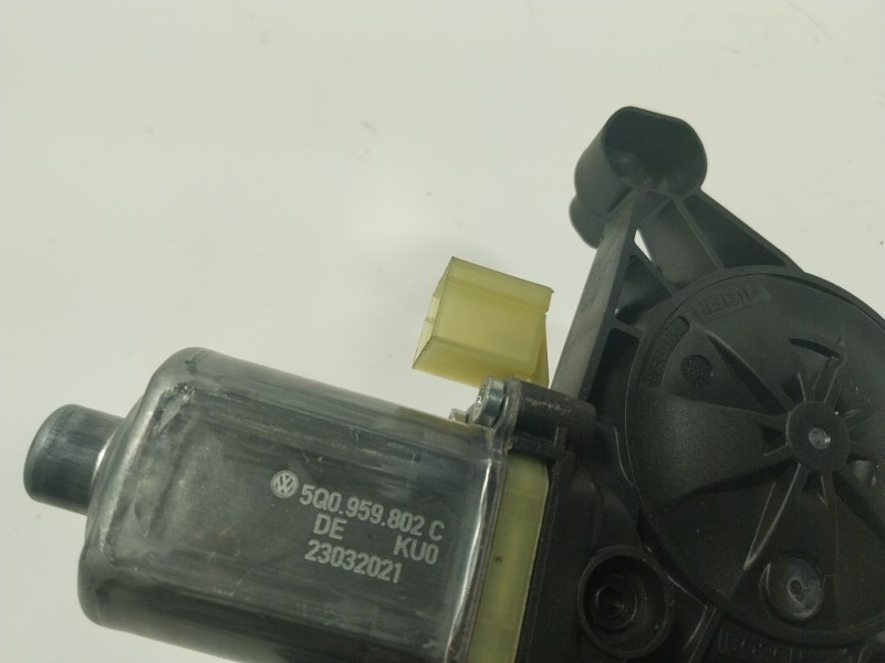 Recambio de motor elevalunas delantero izquierdo para audi a3 sportback (8ya) 2.0 16v tdi referencia OEM IAM   