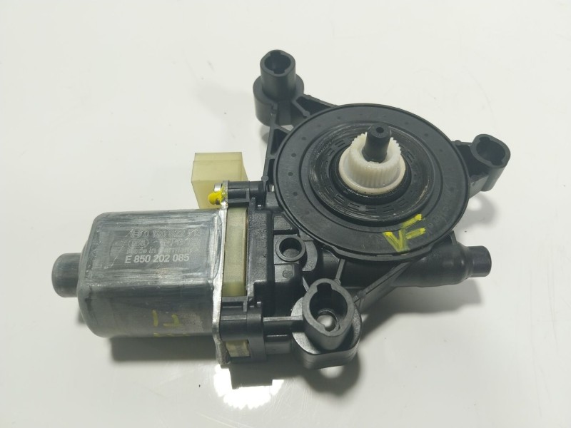 Recambio de motor elevalunas trasero izquierdo para audi a3 sportback (8ya) 2.0 16v tdi referencia OEM IAM   