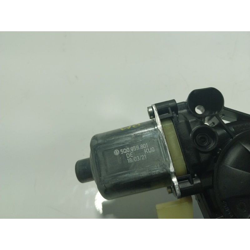 Recambio de motor elevalunas trasero izquierdo para audi a3 sportback (8ya) 2.0 16v tdi referencia OEM IAM   