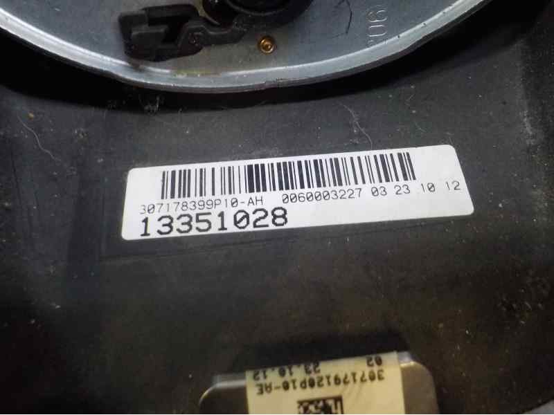 Recambio de volante para opel astra j sports tourer excellence referencia OEM IAM 13351028 13351020 