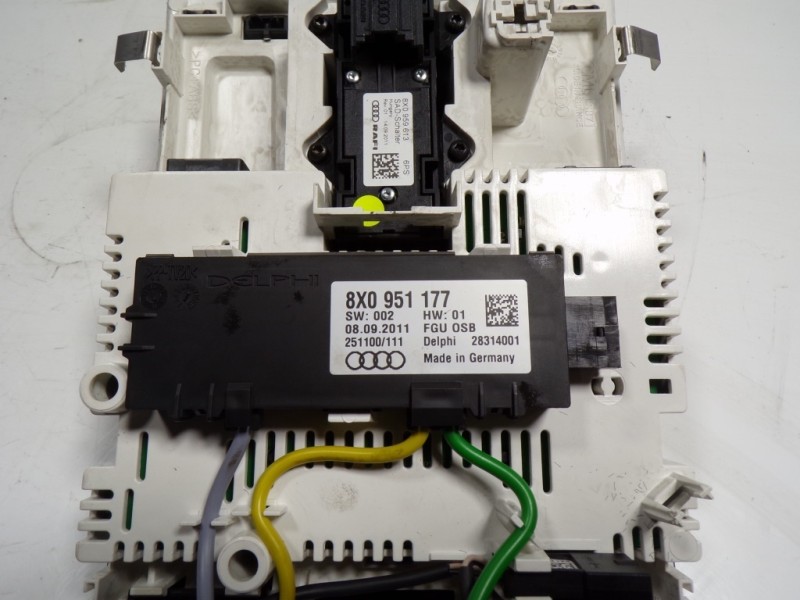 Recambio de piloto interior para audi q3 (8u) 2.0 tdi referencia OEM IAM 8X0947135AK6PS 8X0951177 28314001