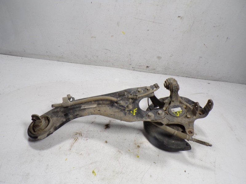 Recambio de mangueta trasera izquierda para kia cee´d 1.4 crdi cat referencia OEM IAM 52710A6400  