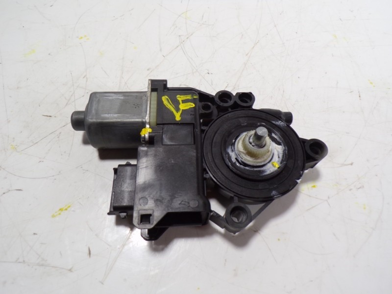 Recambio de motor elevalunas delantero izquierdo para kia venga 1.6 cat referencia OEM IAM 824501P010 824501P010 0130822550
