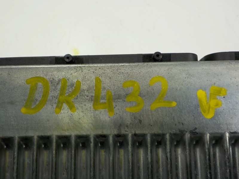 Recambio de centralita motor uce para lexus is 300h referencia OEM IAM 8966153S30 8966153S30 