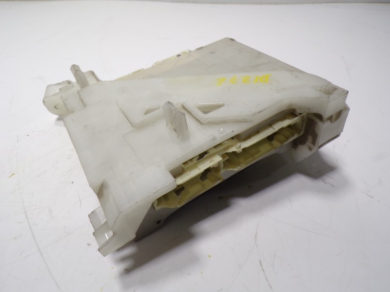 Recambio de caja reles / fusibles para lexus ct 1.8 16v cat (híbrido) referencia OEM IAM 8273076020 8922176030 