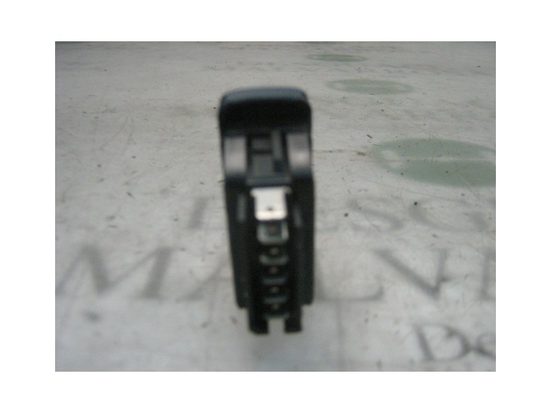 Recambio de mando elevalunas delantero derecho para renault twingo (co6) 1.3 (c063/64) referencia OEM IAM   