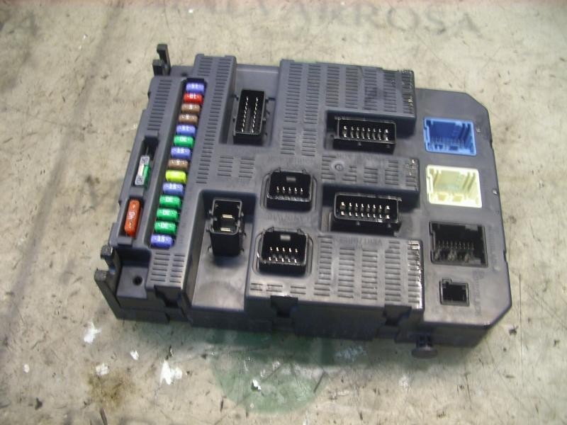 Recambio de caja reles / fusibles para peugeot 207 confort referencia OEM IAM   