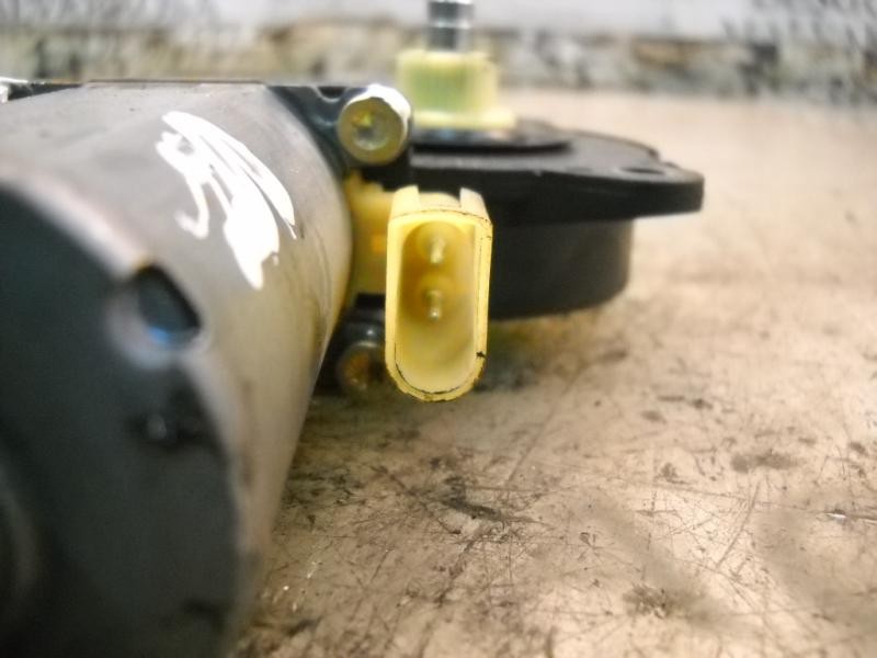 Recambio de motor elevalunas delantero izquierdo para ford fiesta (cbk) ghia referencia OEM IAM   