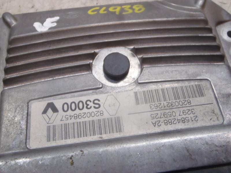 Recambio de centralita motor uce para renault megane ii berlina 5p confort dynamique referencia OEM IAM   