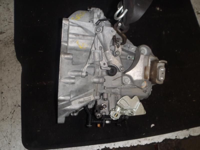 Recambio de caja cambios para peugeot 308 sw 1.6 hdi referencia OEM IAM 1608692380 20EA47 