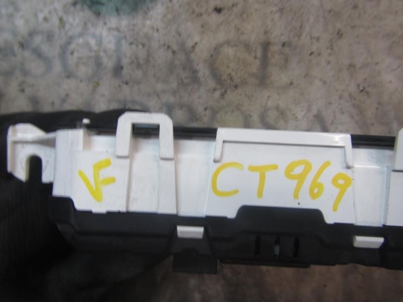 Recambio de pantalla multifuncion para ford fiesta (ccn) trend referencia OEM IAM 2017880 18B955BD 